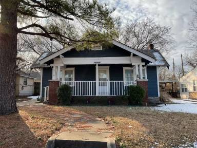 Main picture of 2920 E 1st St