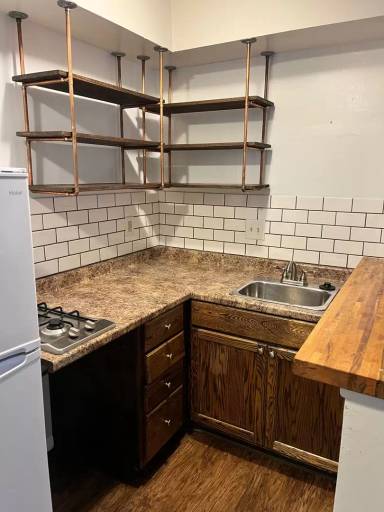 Main picture of 695 Riverview Dr