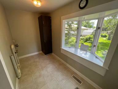 Main picture of 1022 3rd Ave S
