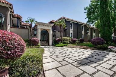 Main picture of 5938 Sandhurst Ln