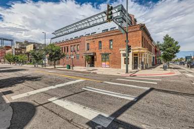 Main picture of 2101 Larimer St