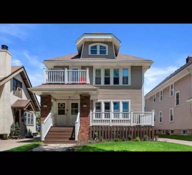 Main picture of 6212 W Lloyd St