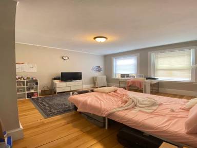 Main picture of 10 Glenville Ave
