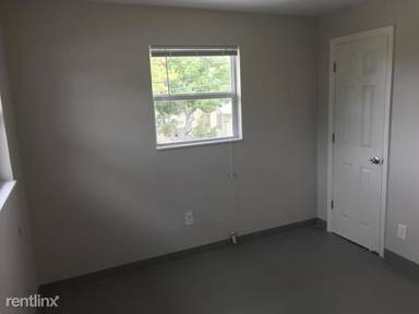 Main picture of 142 SW 8th Ave