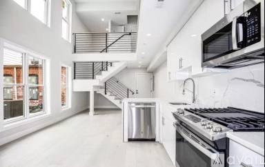 Main picture of 2556 University Pl NW