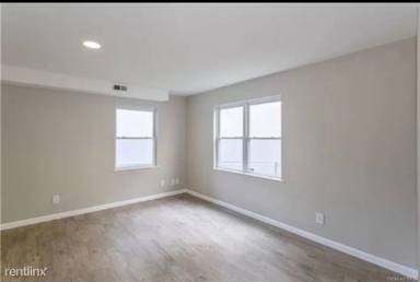 Main picture of 33 Franklin Ave