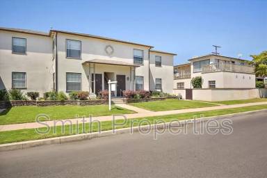 Main picture of 2405 Torrance Blvd