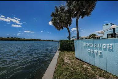 Main picture of 1 Windrush Blvd Apartments