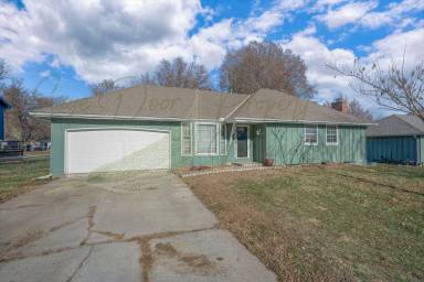 Main picture of 810 NE Mulberry St