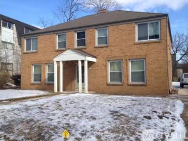 Main picture of 532 N 90th St