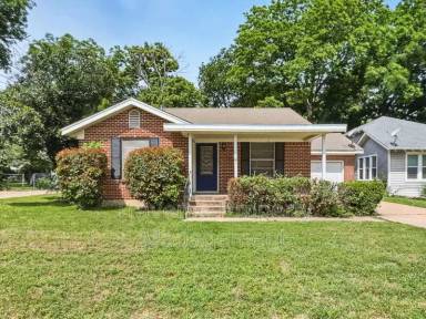 Main picture of 304 S Waco St