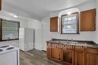 Main picture of 1751 E Frankfort St