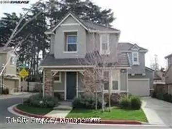 Main picture of 590 Cottage Park Dr