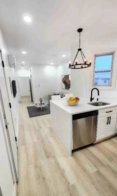 Main picture of 169 Thomas St