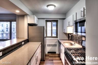 Main picture of 1350-60 Lake Shore Drive Apartments