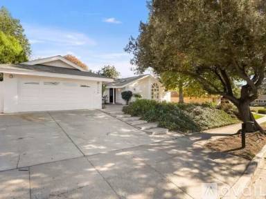 Main picture of 2136 Markham Ave