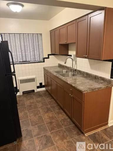 Main picture of 2893 Harrison Ave