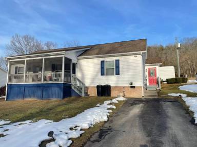 Main picture of 150 Evergreen Ave