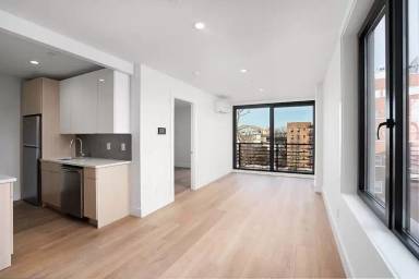Main picture of 2333 Astoria Blvd