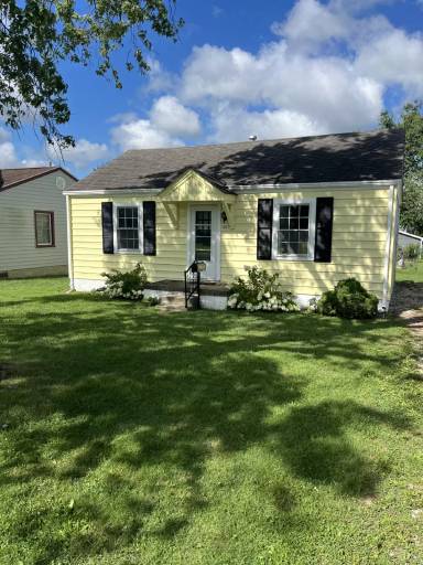 Main picture of 665 N Hillcrest Blvd