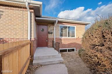 Main picture of 2311 Newport St