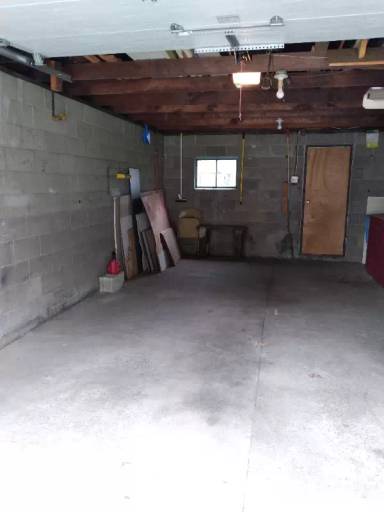 Main picture of 196 Poplar St