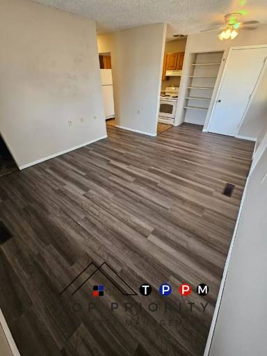 Main picture of 102 8th Ave NW