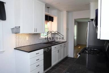 Main picture of 406 18th Ave SW