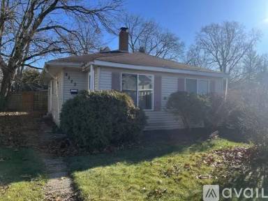 Main picture of 2222 Leer St