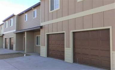 Main picture of 5805 Victoria Ave