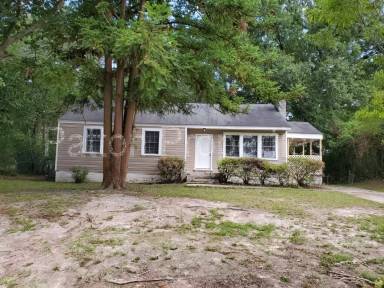 Main picture of 5610 Colonial Dr