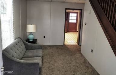 Main picture of 210 E 7th St