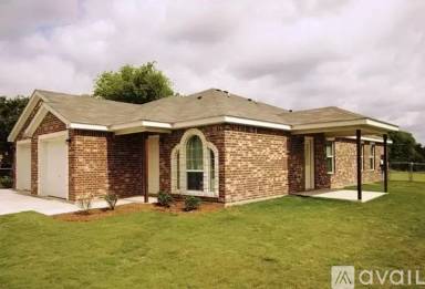 Main picture of 207 W Bobwhite Ln