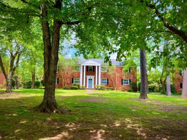 Main picture of Lindley Park Manor