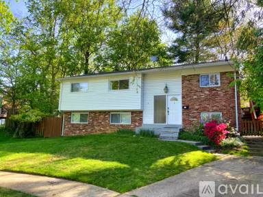 Main picture of 5 Martha Ct