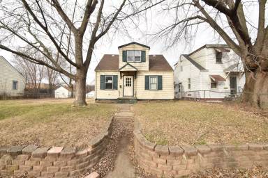 Main picture of 2423 W Proctor St