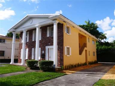 Main picture of 3926 Segovia St