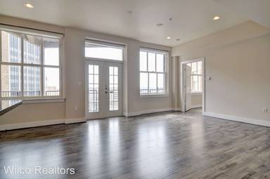 Main picture of 411 W 7th St