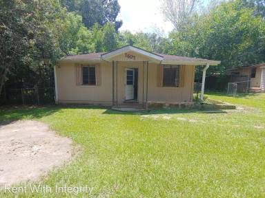 Main picture of 1607 Pepper Dr