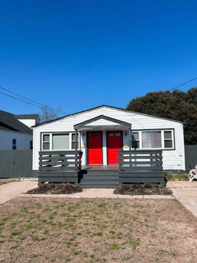 Main picture of 1118 Little Bay Ave