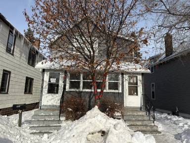 Main picture of 445 Banfil St