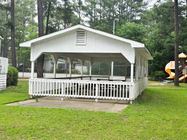 Main picture of Southlawn Mobile Community