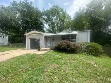 Main picture of 5921 Melrose Ln