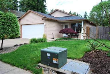 Main picture of 117 W 9th St