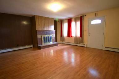 Main picture of 821 N Grand Ave