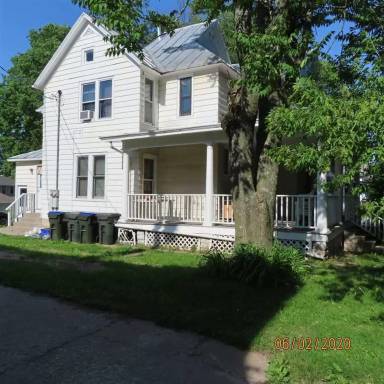 Main picture of 1024 E Burlington St