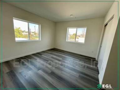 Main picture of 10505 Hawthorne Blvd