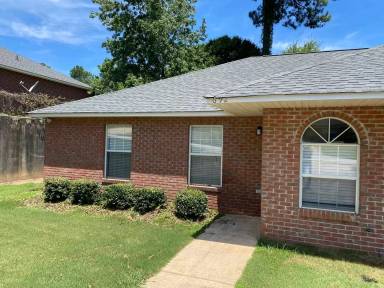 Main picture of 678 Yeager Ln