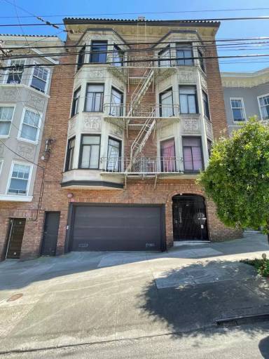 Main picture of 3215 Clement St