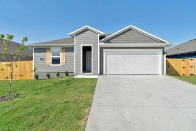 Main picture of 440 Raegan St